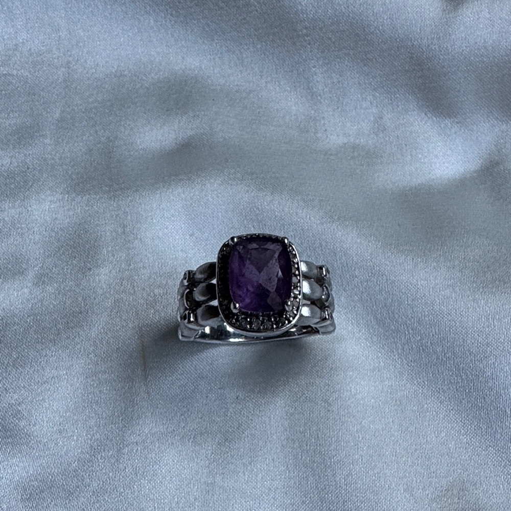 Elegant Silver and Purple Amethyst Gemstone Ring